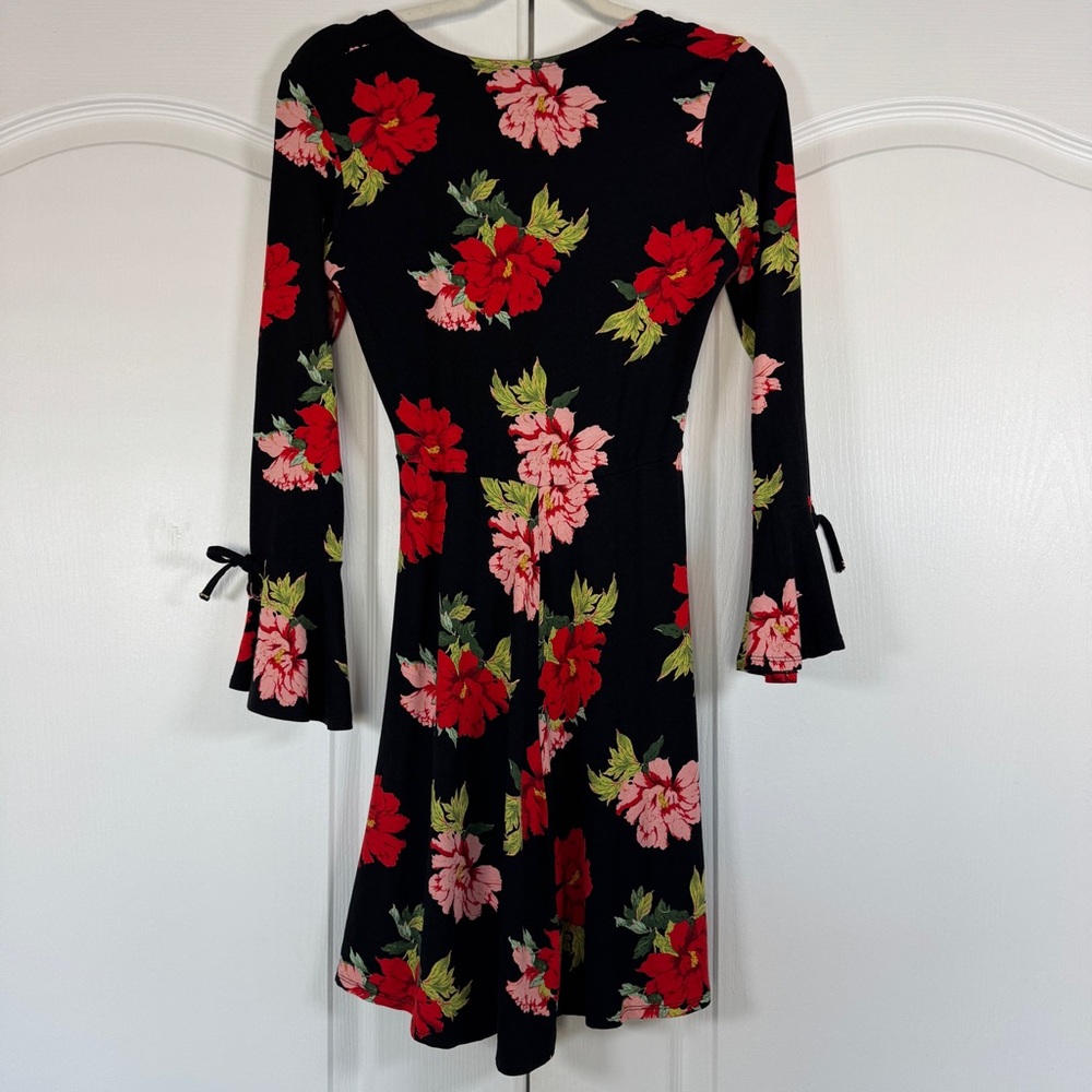 Topshop Black Floral Bell Sleeve Wrap Style Mini Dress Size 6 - Picture 3 of 9